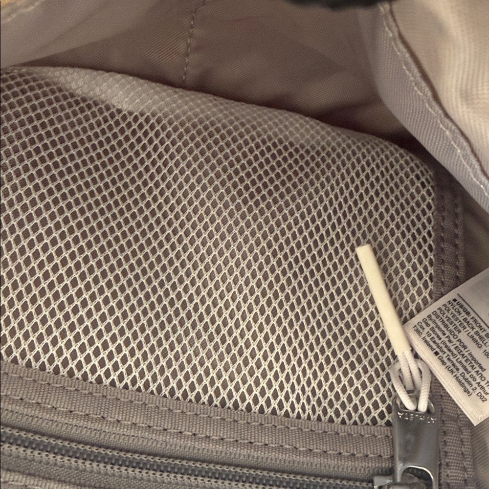 Athleta Excursion Waistbag White - Picture 9 of 13